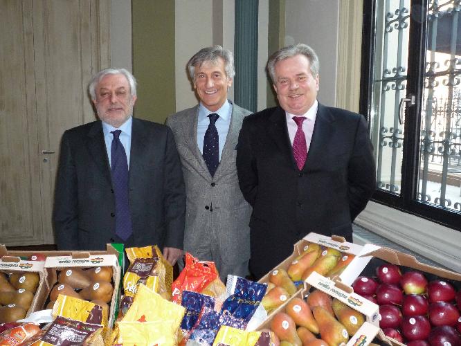 Da sinistra a destra: Luciano Torreggiani, presidente Patfrut; Paolo Bruni, presidente Apo Conerpo; Roberto Cera, presidente Naturitalia.